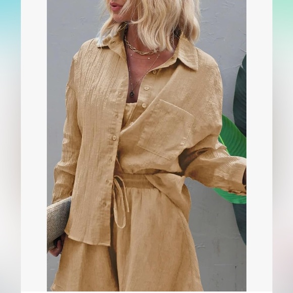 NWT 3 Piece Outfit With Long Sleeve Button Down Shirt, Halter Top and Shorts L - Picture 3 of 7